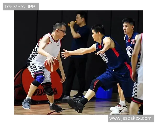 成都篮球队进攻表现分析与得失总结探讨