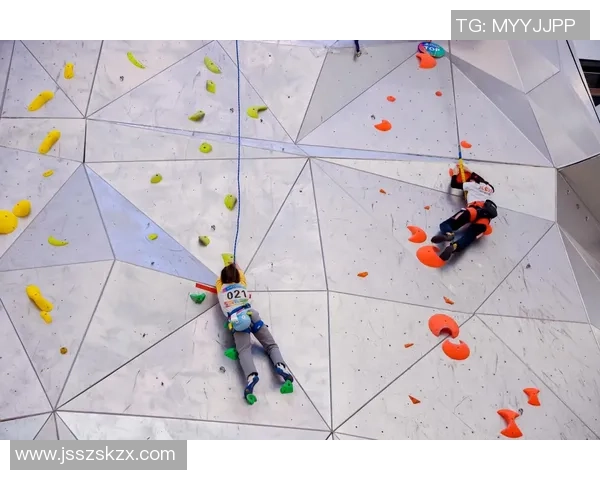 深圳攀岩队的灵活性揭秘与挑战之旅攀登梦想的巅峰